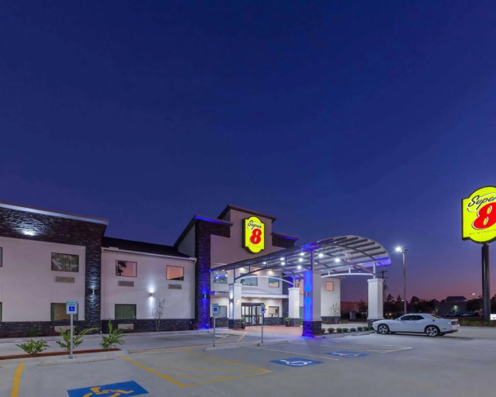 Super 8 by Wyndham Kingwood Houston North