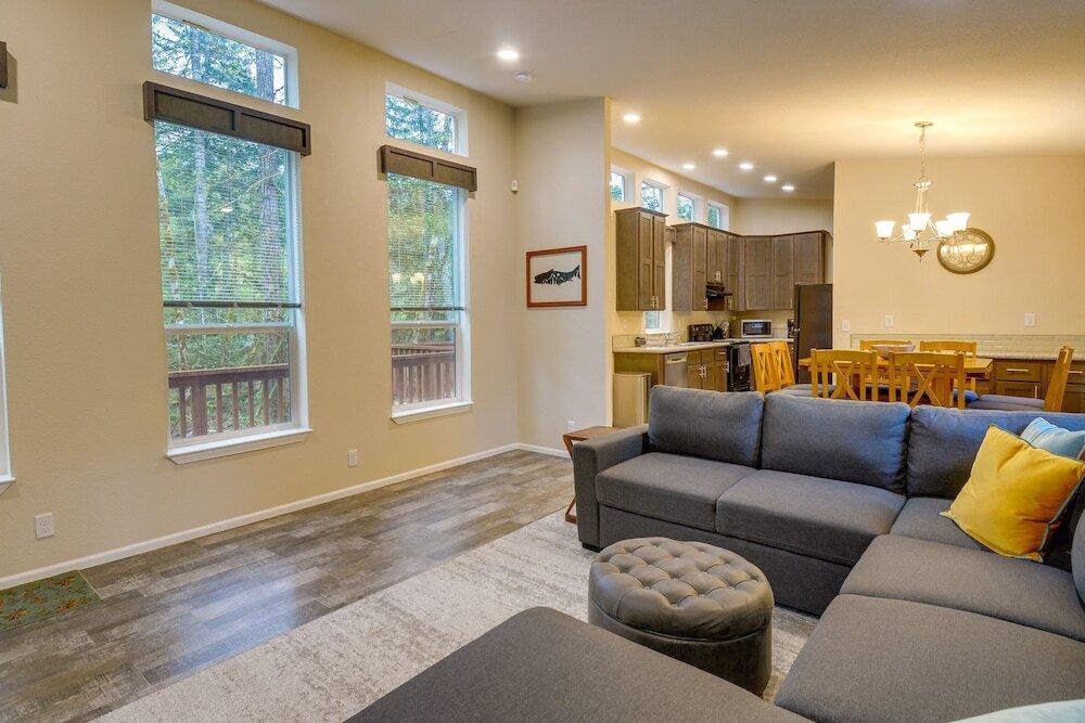 Hoodsport Vacation Rental w/ Private Lake Access!