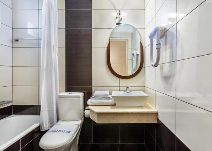 Iris Hotel