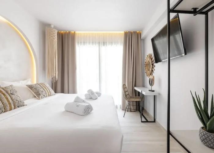 Amalthia Luxury Suites