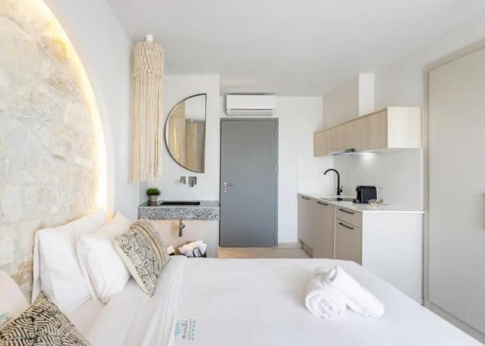 Amalthia Luxury Suites
