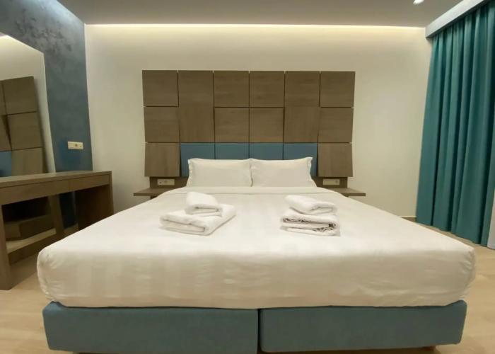 Mirror Hotel