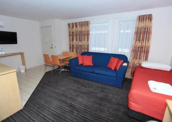 Mayfair Motel Emerald