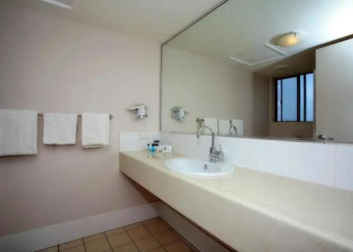 Mayfair Motel Emerald