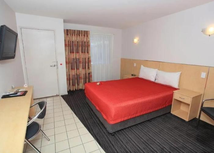Mayfair Motel Emerald