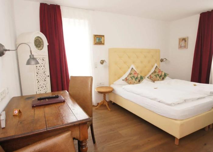 Hotel Chapeau Noir