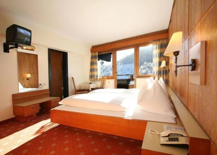 Hotel Tiroler ADLER Bed & Breakfast