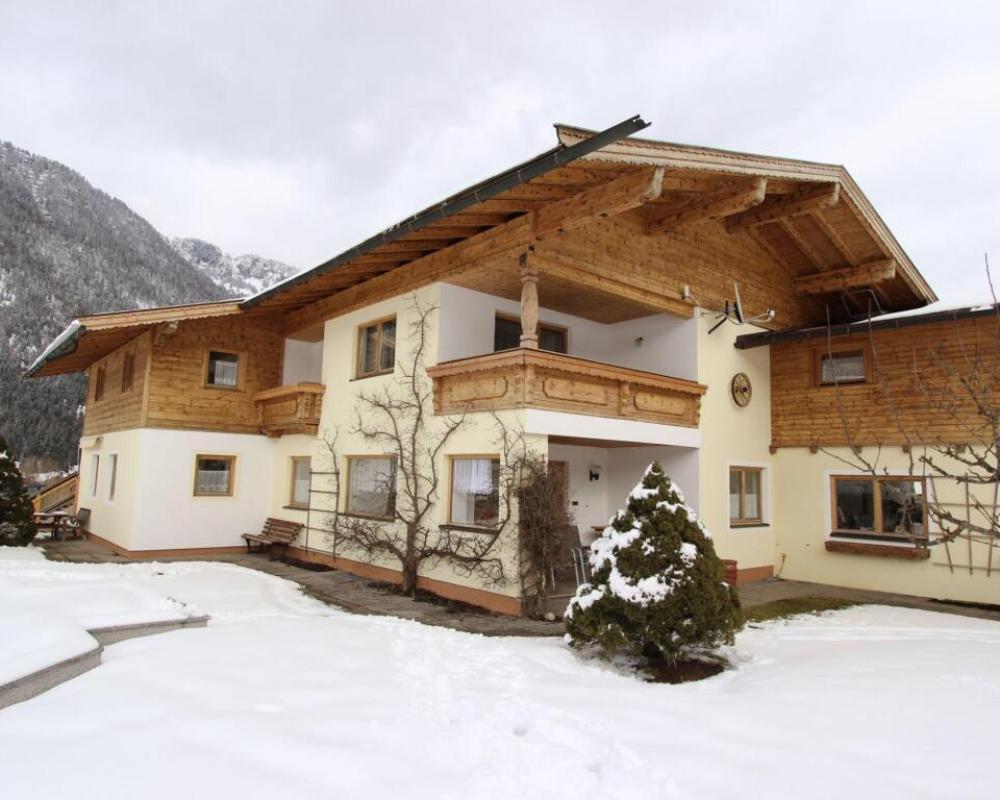 Apartment With a Joint Pool in Watring