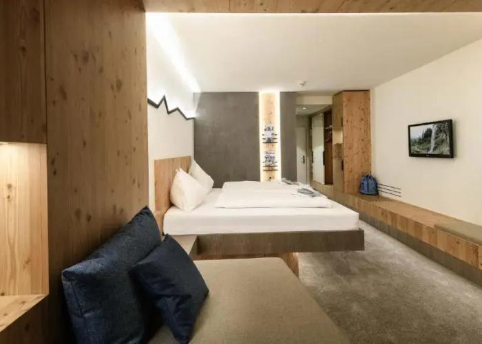Dips&Drops – SUPERIOR HOTEL · SPORTS · SPA · RESTAURANTS