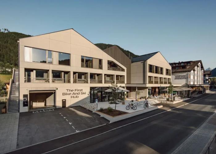 Dips&Drops – SUPERIOR HOTEL · SPORTS · SPA · RESTAURANTS