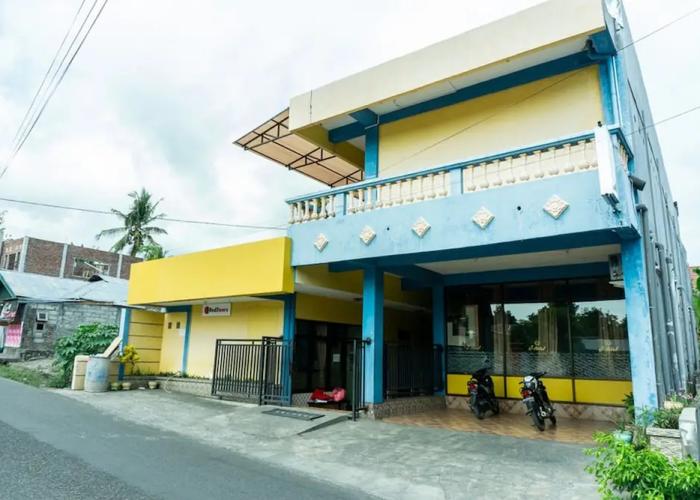 RedDoorz near H. Hasan Aroeboesman Airport