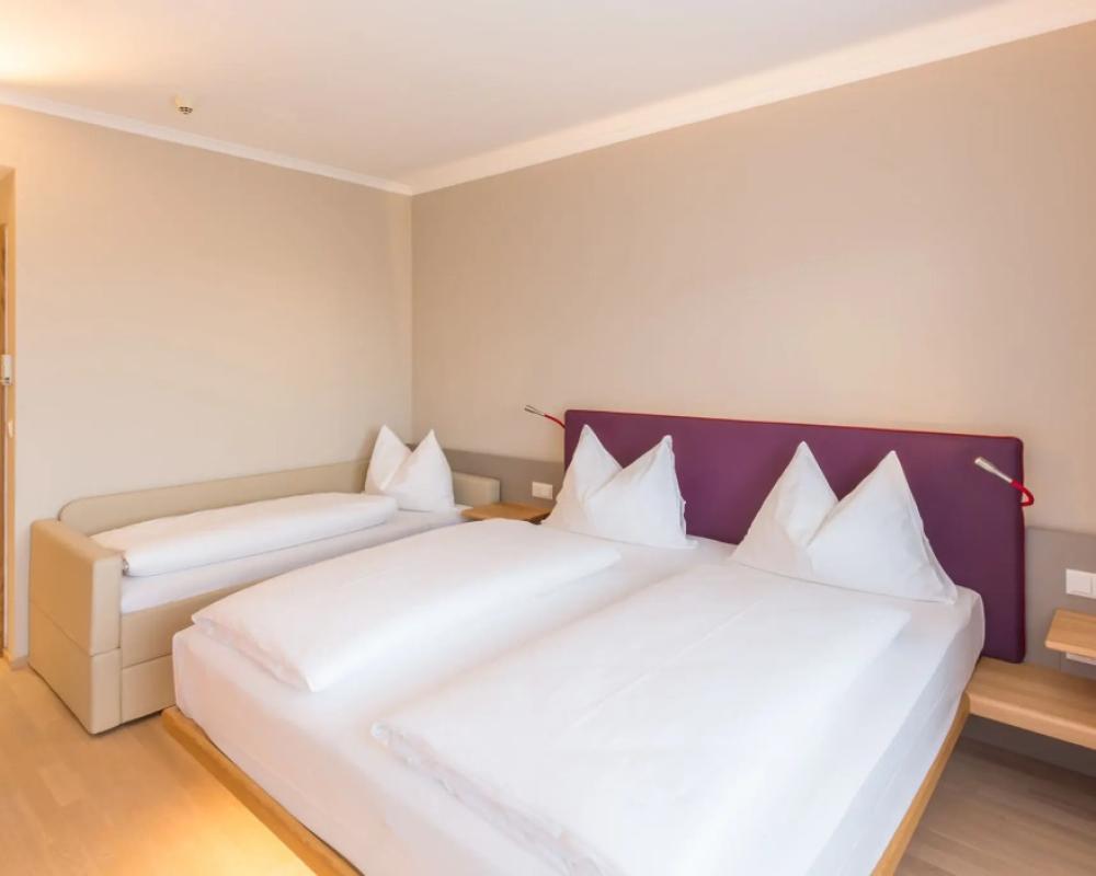 Thermenhotel All In Red