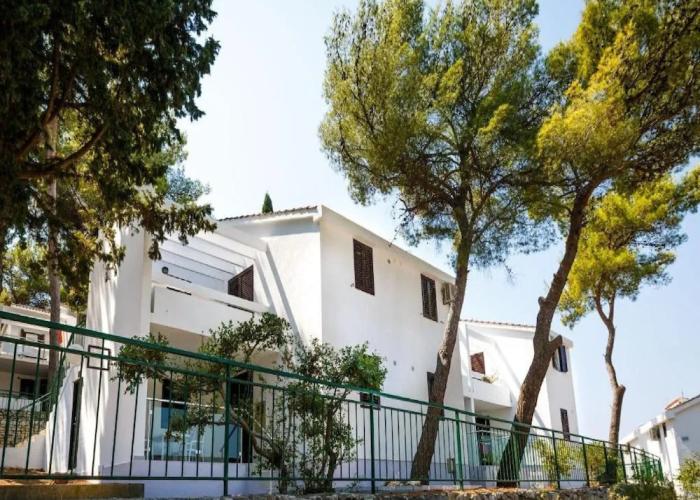 Lumbarda Resort Apartments
