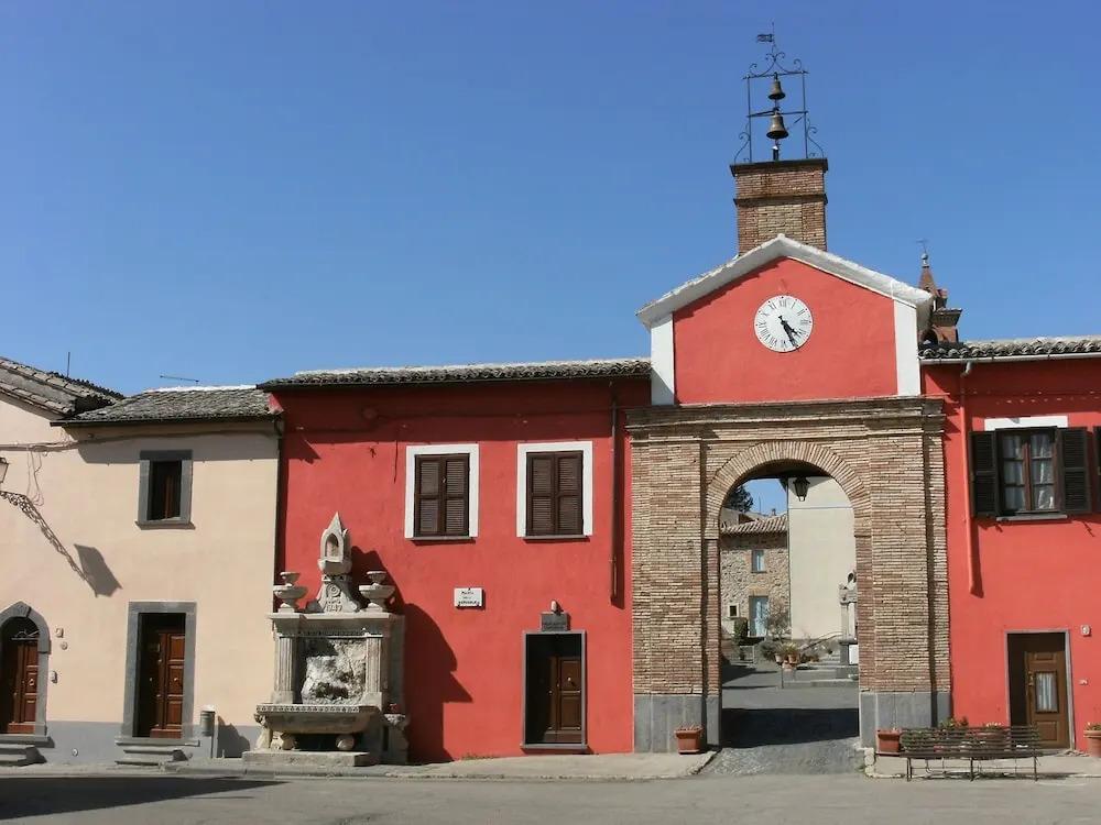 Blue House Near Bagnoregio-overlooking the Umbrian Mountains and Tiber Valley