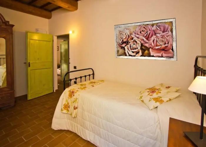 Graceful Holiday Home in Acqualagna With Swimming Pool