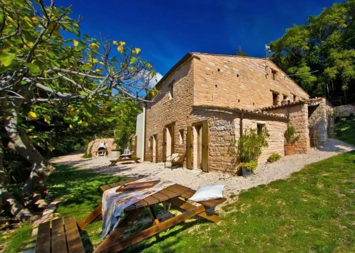 Graceful Holiday Home in Acqualagna With Swimming Pool