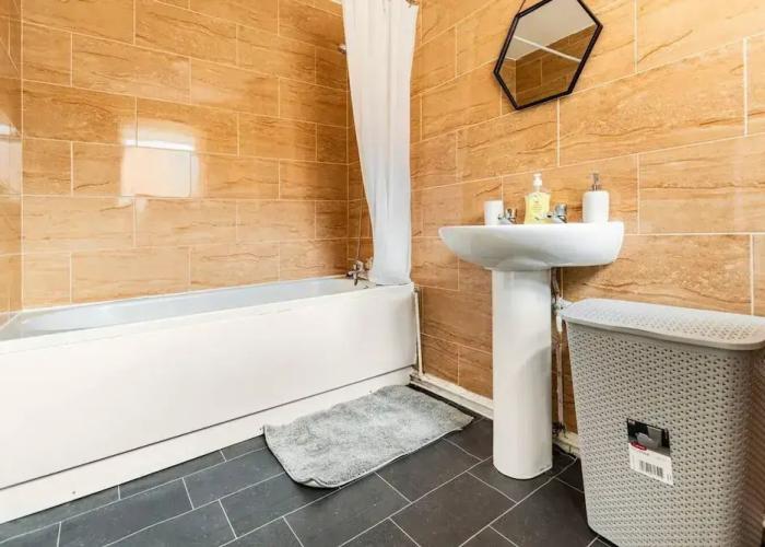 Immaculate 4-bed House Near Anfield and Goodison