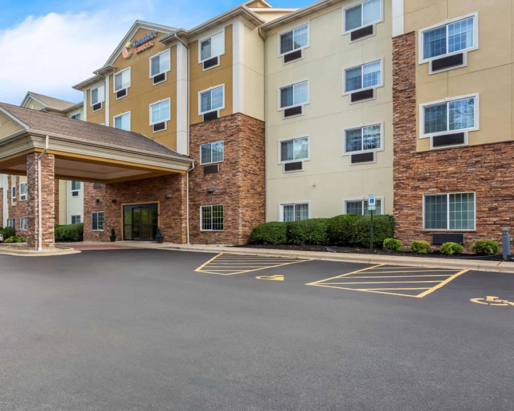Comfort Suites Grayslake near Libertyville North