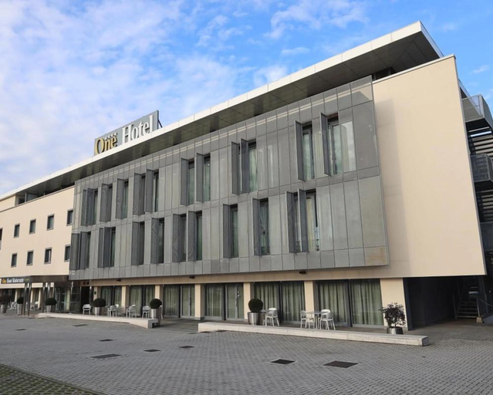 One Hotel & Restaurant