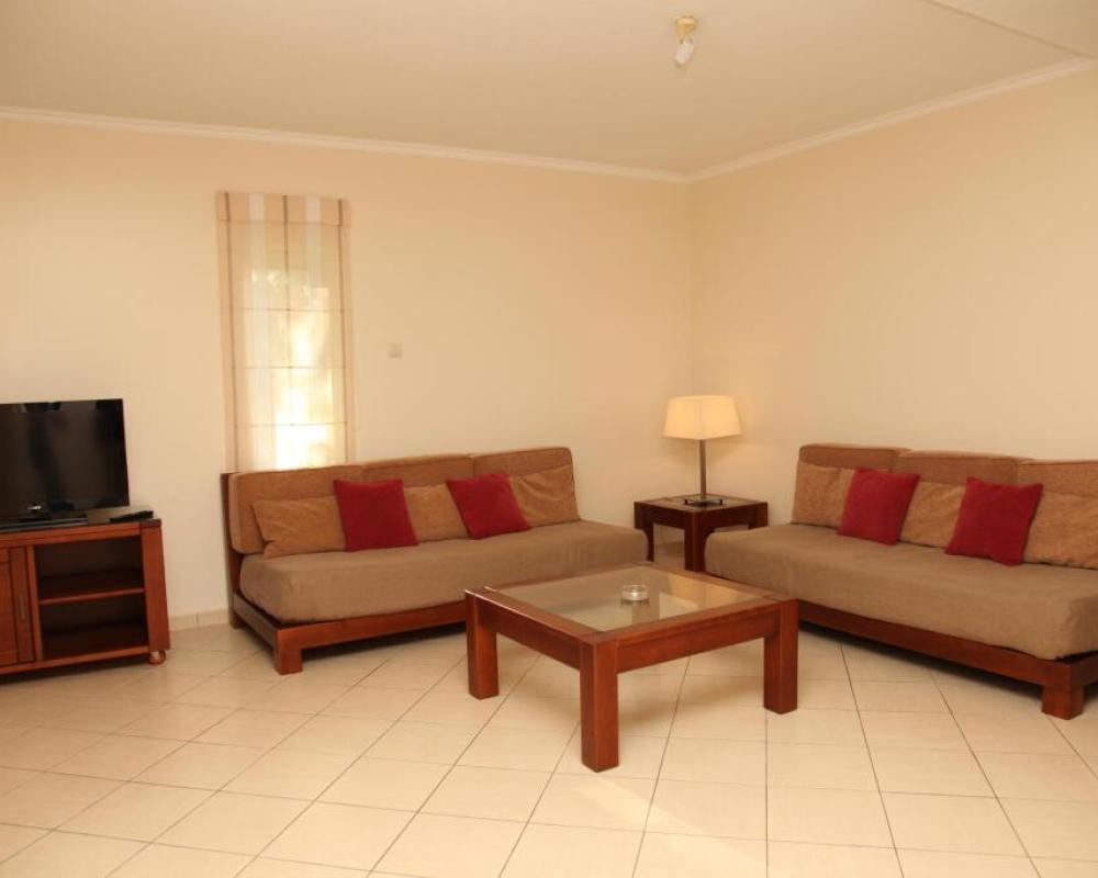 Parque Mourabel, Oasis Village, Pe do Lago