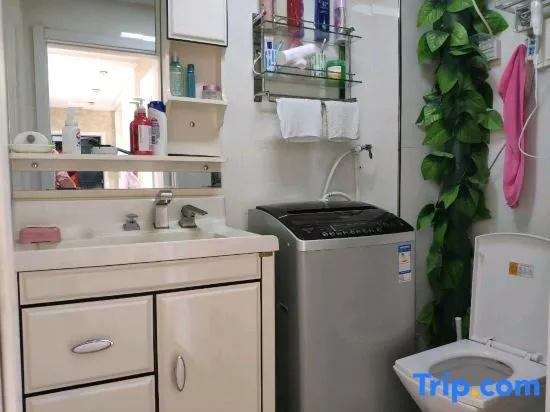 Benxi Huamu Hefu Warm Apartment