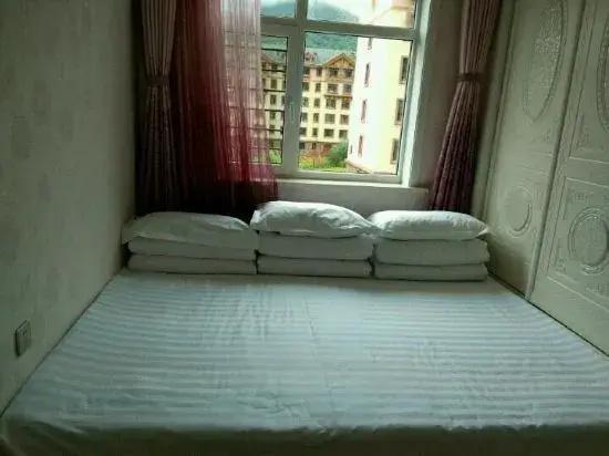 Benxi Huamu Hefu Warm Apartment