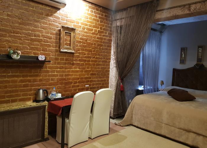 Blackberry Mini-Hotel
