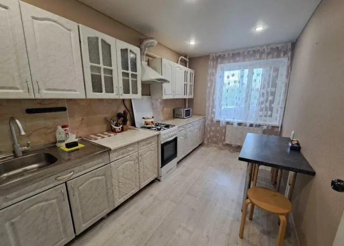 Apartments on 111B Neftyanikov Avenue
