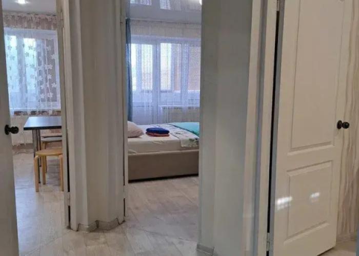 Apartments on 111B Neftyanikov Avenue