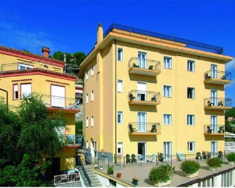 Hotel Tritone
