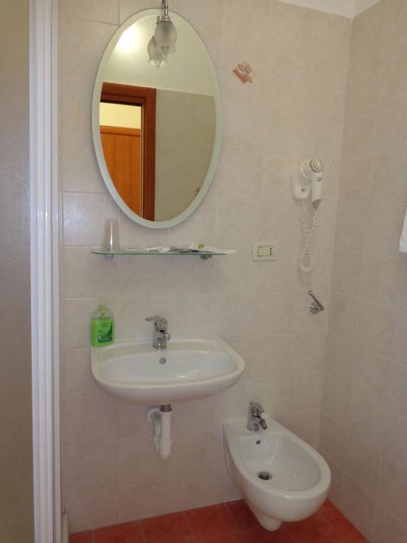 фото Lora Hotel