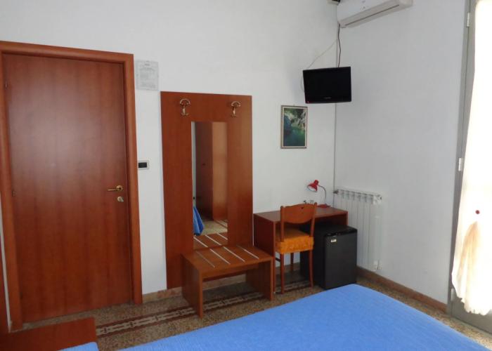 Lora Hotel