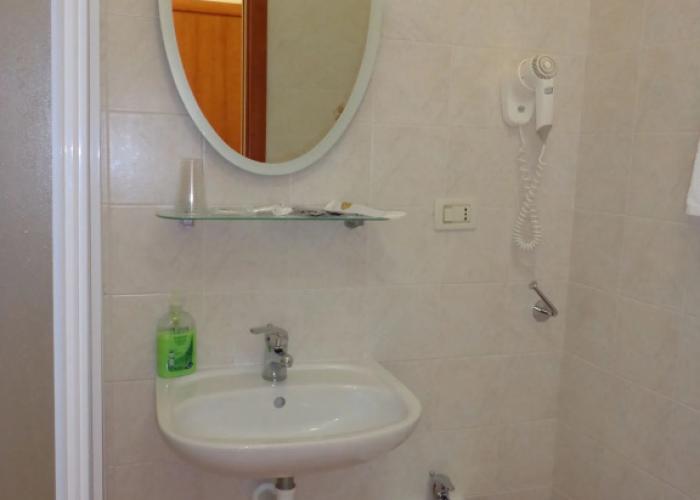 Lora Hotel