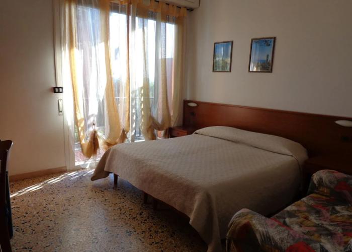 Lora Hotel