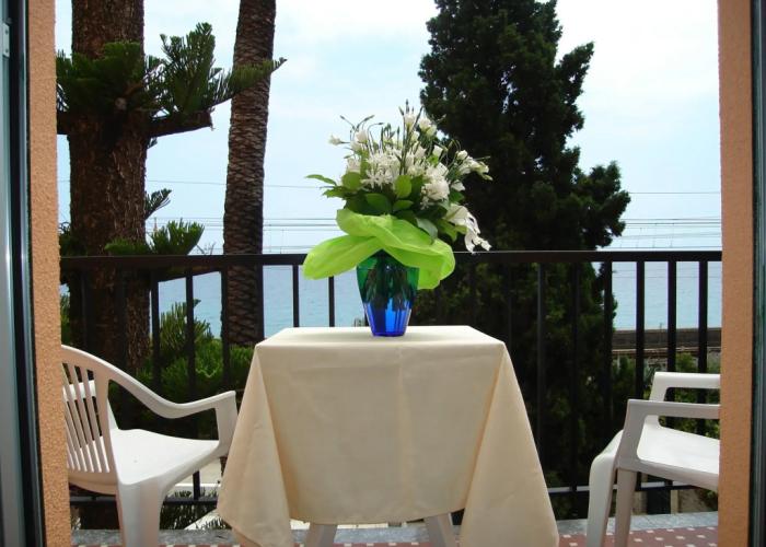 Lora Hotel