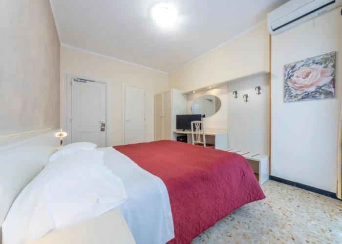 Gold Hotel