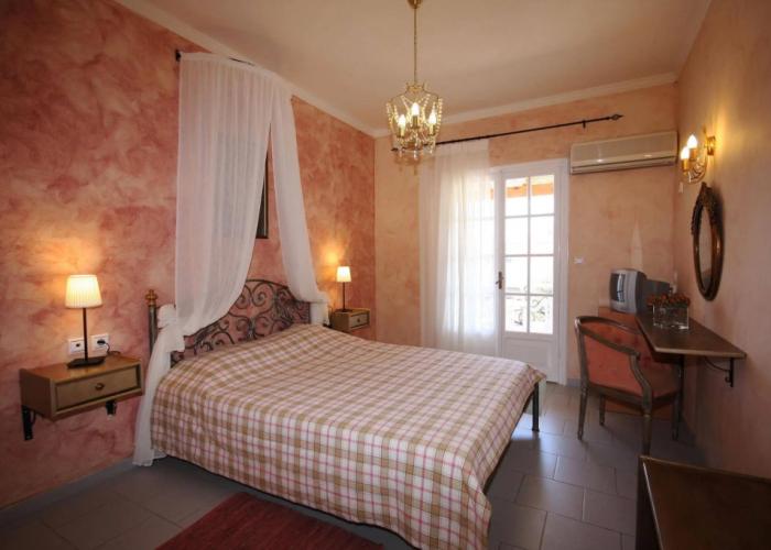 Nefeli Hotel