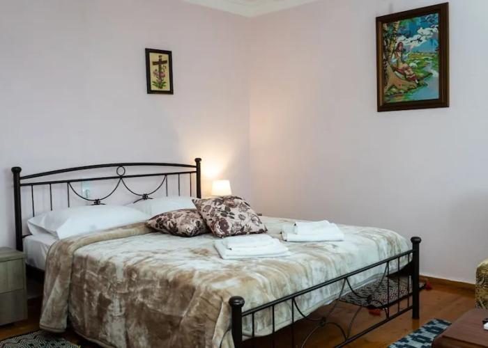 Fani's House Under Meteora