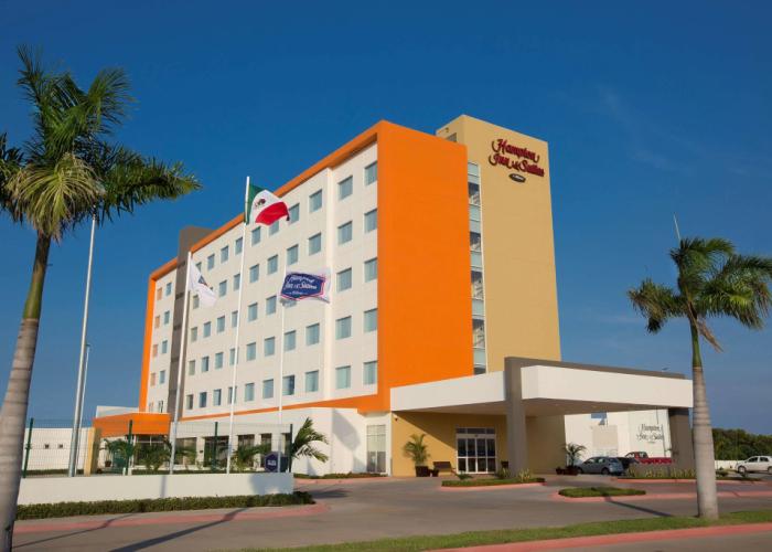 Hampton Inn & Suites by Hilton Paraiso