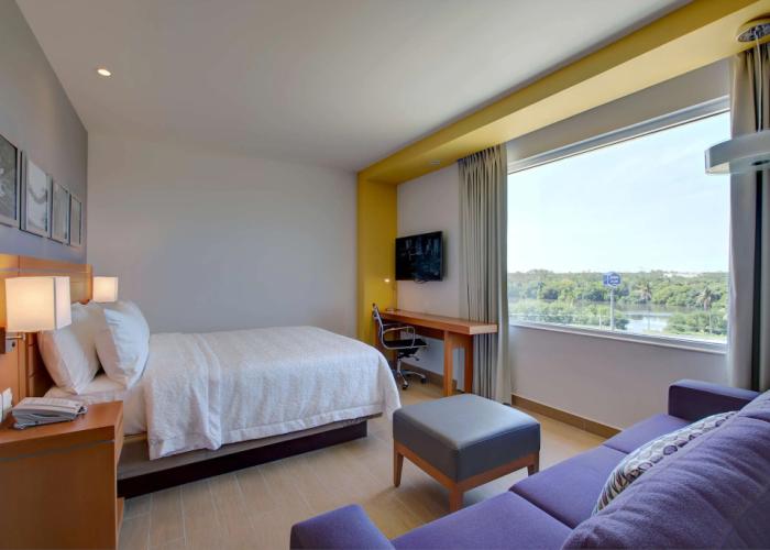 Hampton Inn & Suites by Hilton Paraiso