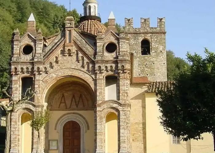 Elegant Mansion Stay in Tuscany