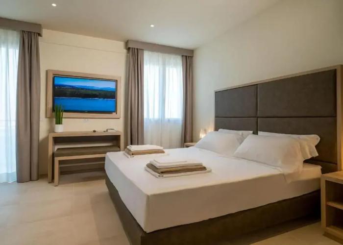 Palace Lido Hotel & Suites