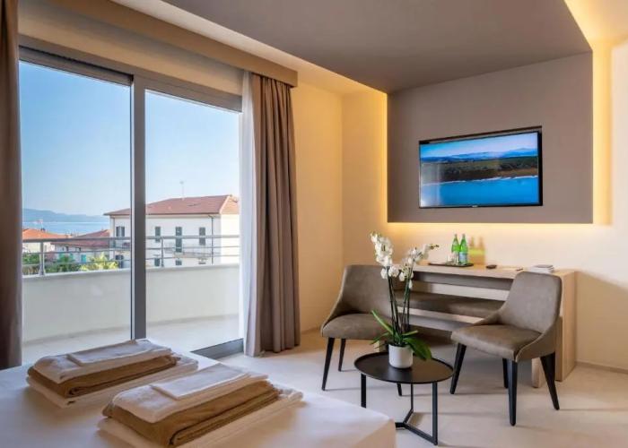 Palace Lido Hotel & Suites