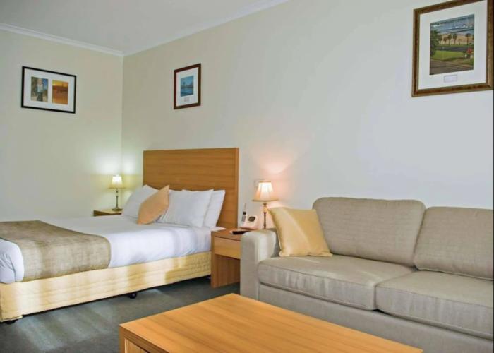Admiralty Inn
