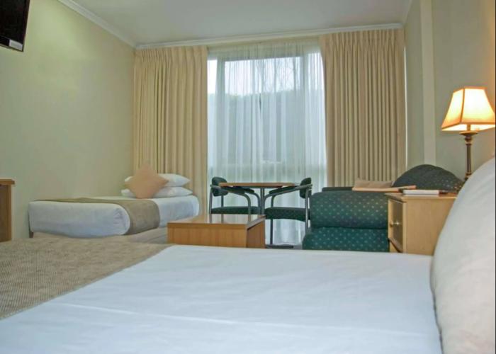 Admiralty Inn