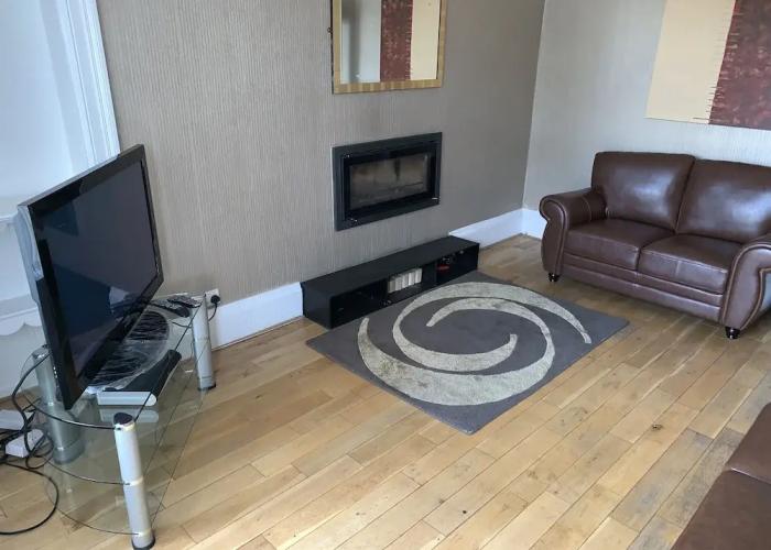 Village Tavern Apartment