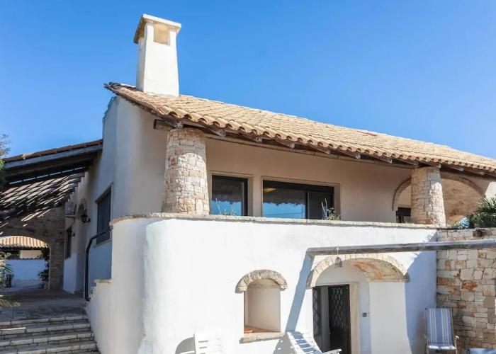 Emma's Villa facing the sea with swimming pool