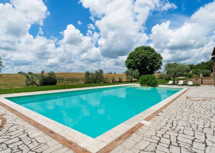 Luxury, Modern Apartment With Pool and Stunning Views