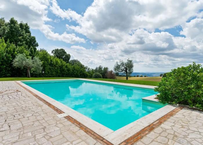 Luxury, Modern Apartment With Pool and Stunning Views