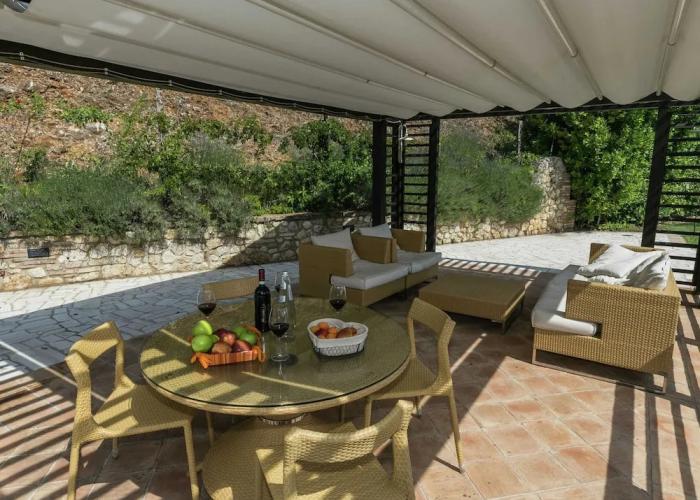 Luxury, Modern Apartment With Pool and Stunning Views